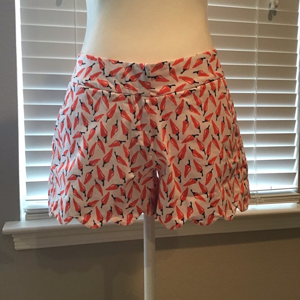 Crown and Ivy Scallop hemmed printed shorts size 2
